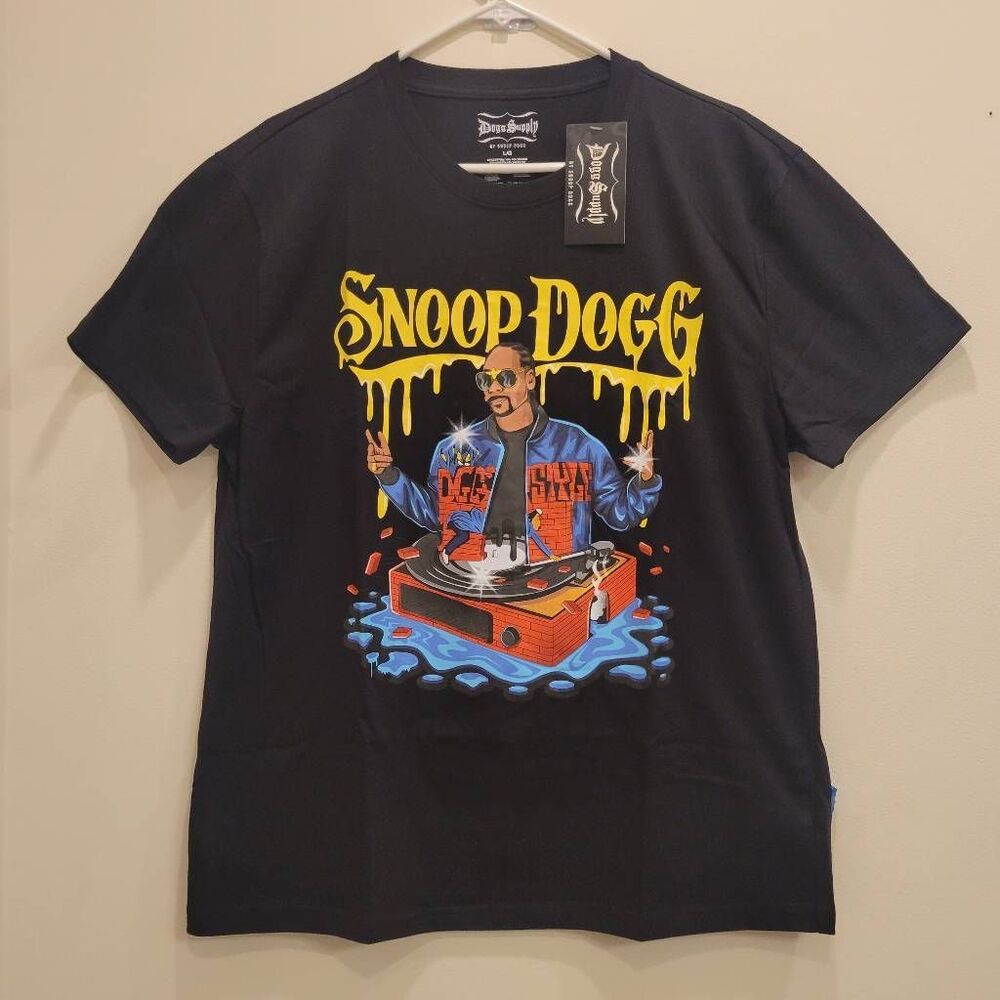 Snoop Dogg Drip DJ Font Graphic Tee - Dogg Supply (Black, Size Large)